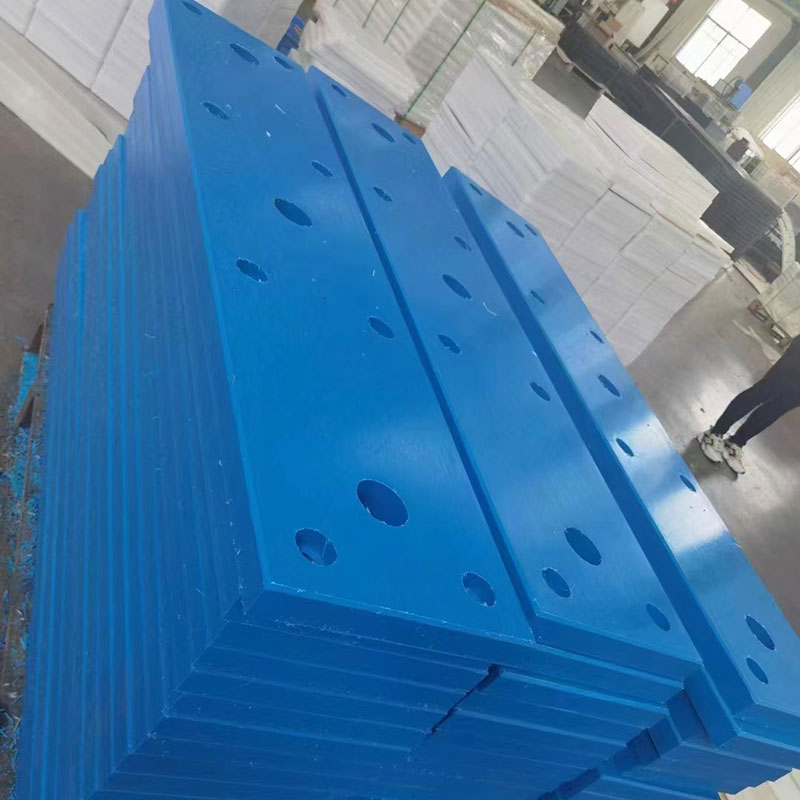 Mavi Renk Boyuta Göre Kesilmiş UHMWPE Blok Mavi Renk Boyuta Göre Kesilmiş UHMWPE Blok